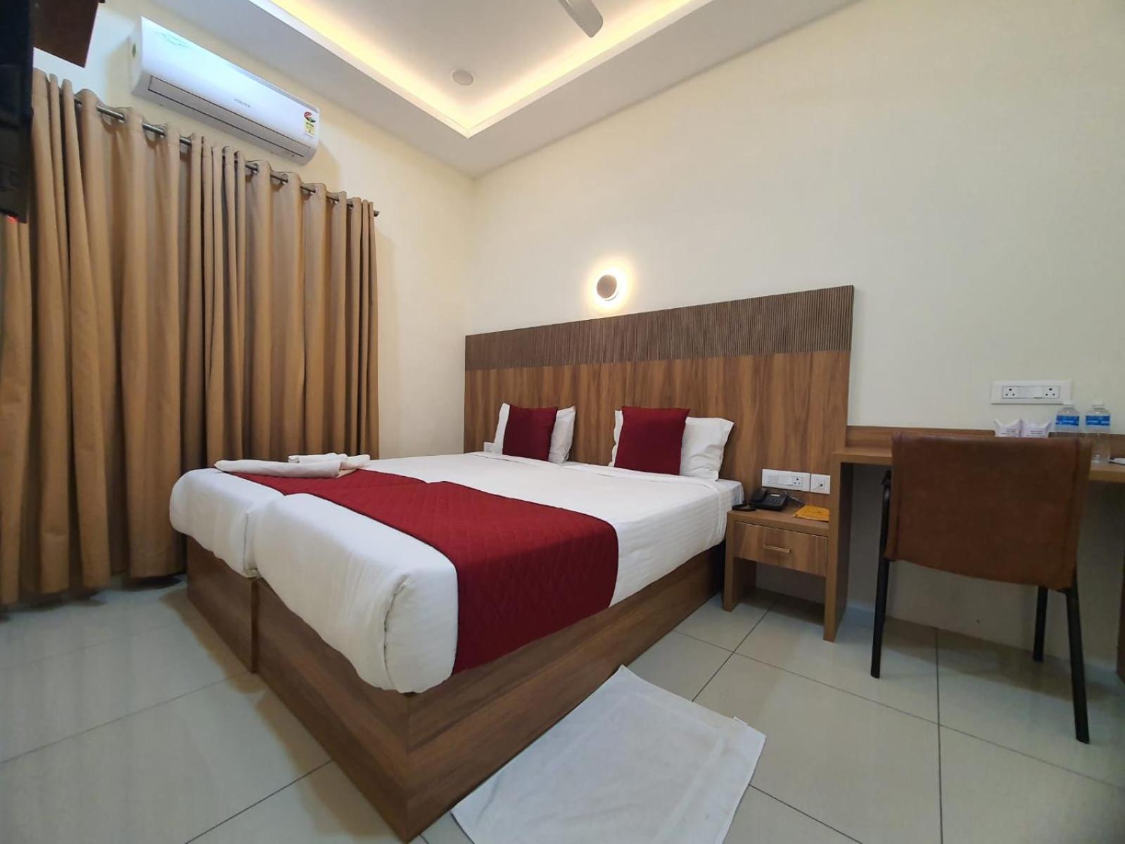 Hotel Deepakam Inn Палакад Екстериор снимка