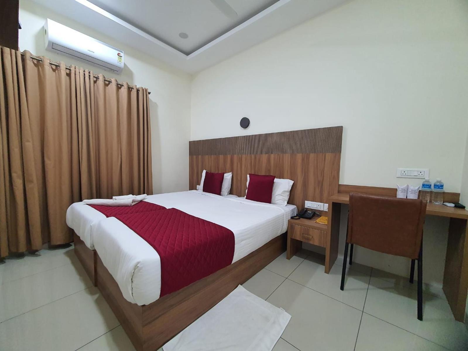 Hotel Deepakam Inn Палакад Екстериор снимка