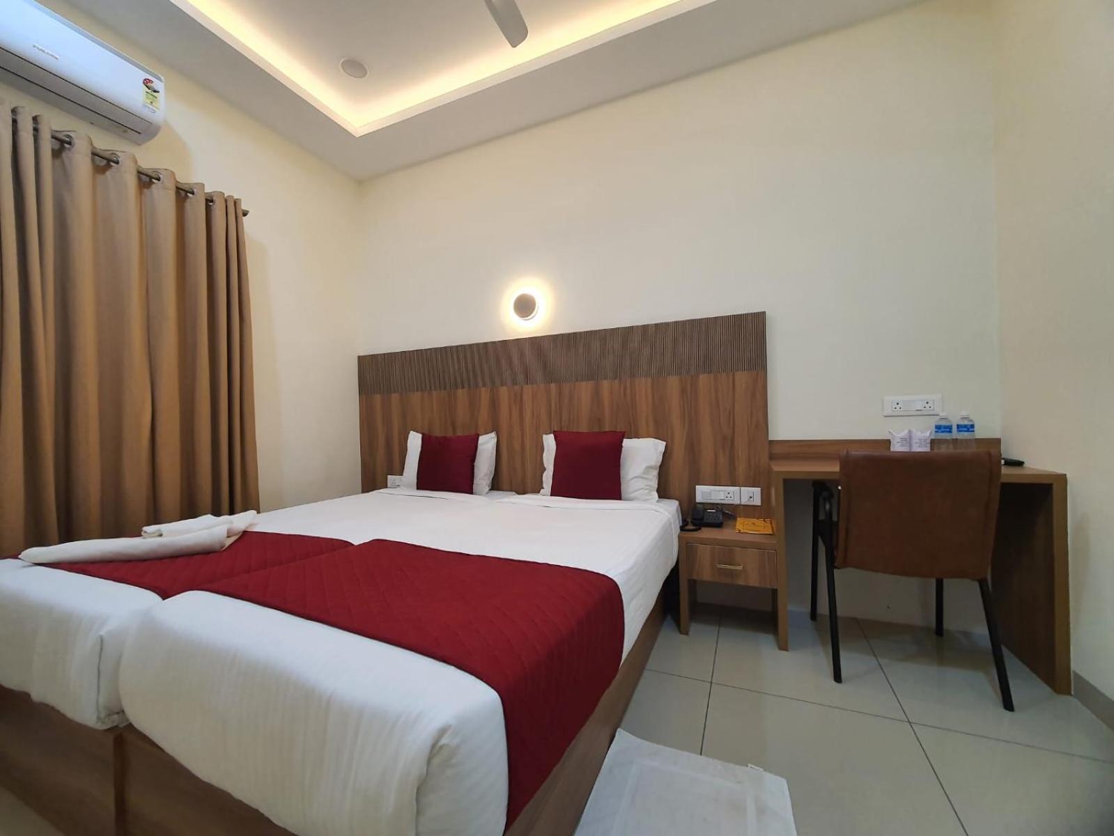 Hotel Deepakam Inn Палакад Екстериор снимка