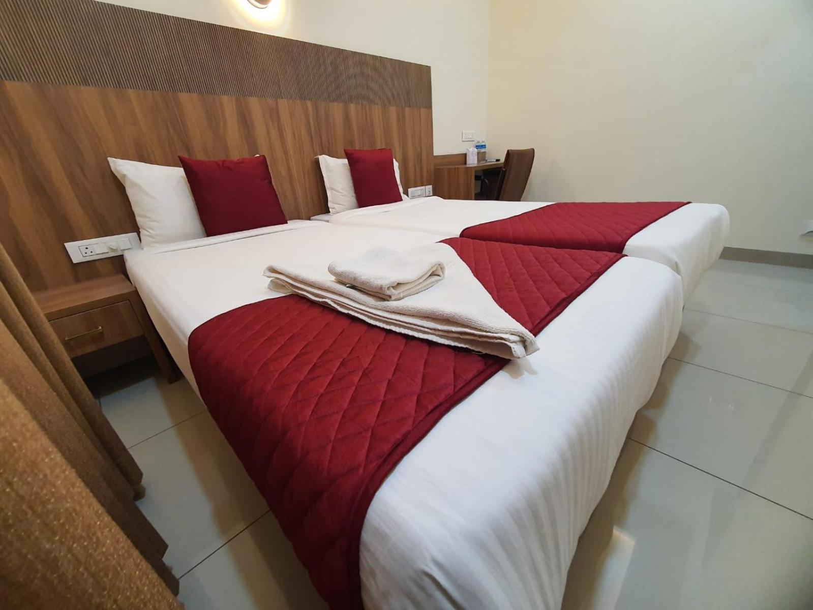 Hotel Deepakam Inn Палакад Екстериор снимка