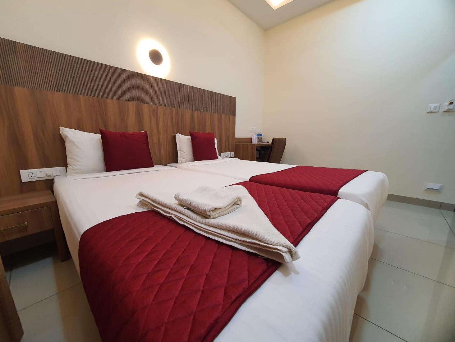 Hotel Deepakam Inn Палакад Екстериор снимка