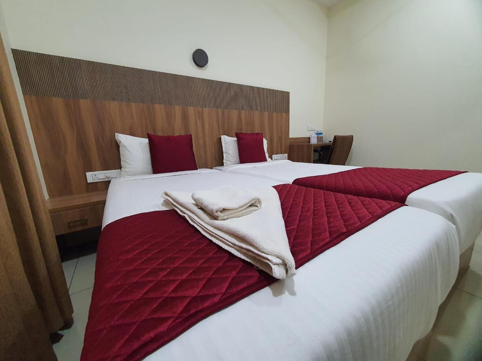 Hotel Deepakam Inn Палакад Екстериор снимка