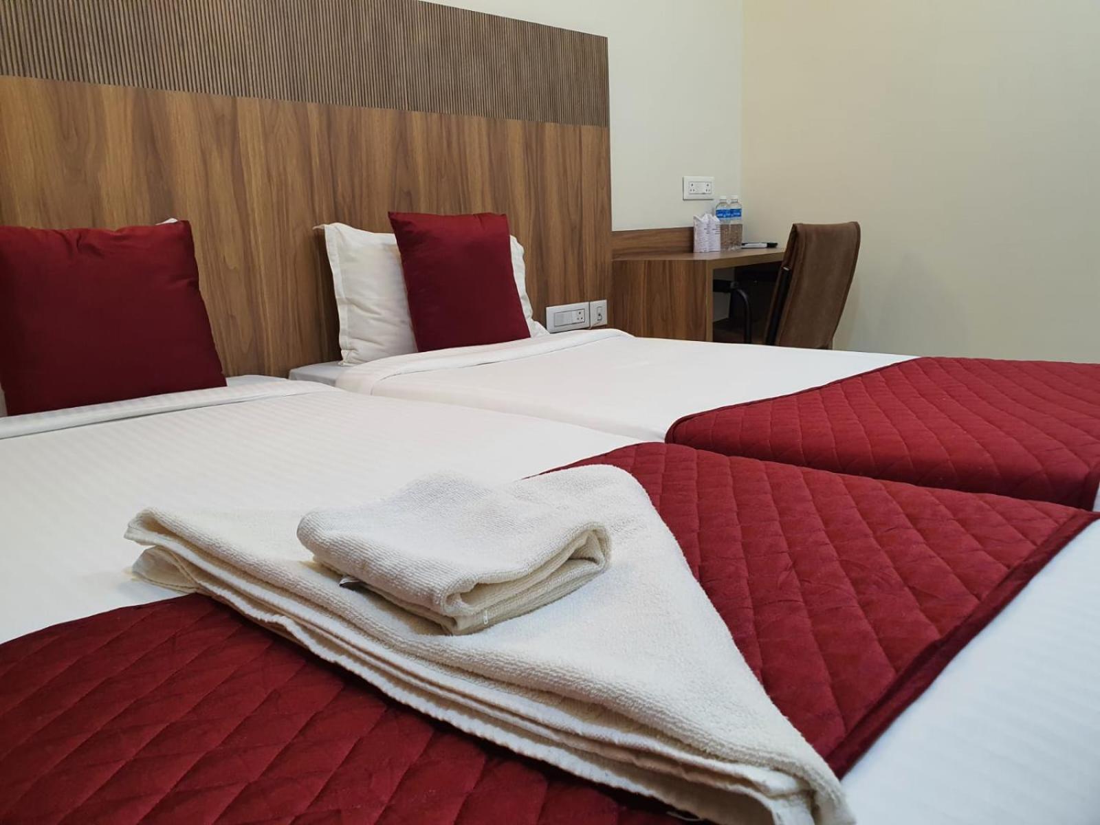 Hotel Deepakam Inn Палакад Екстериор снимка