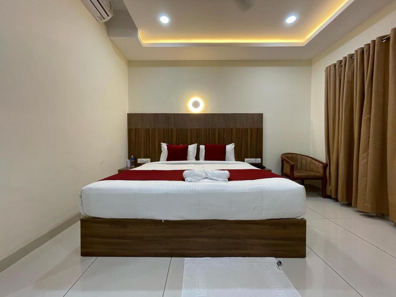 Hotel Deepakam Inn Палакад Екстериор снимка