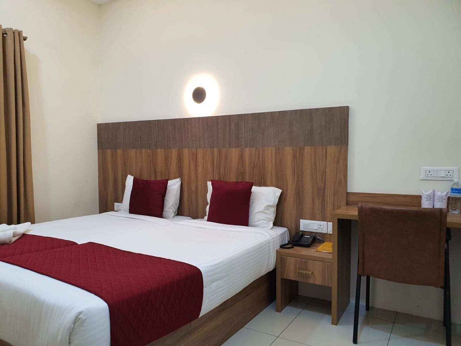 Hotel Deepakam Inn Палакад Екстериор снимка
