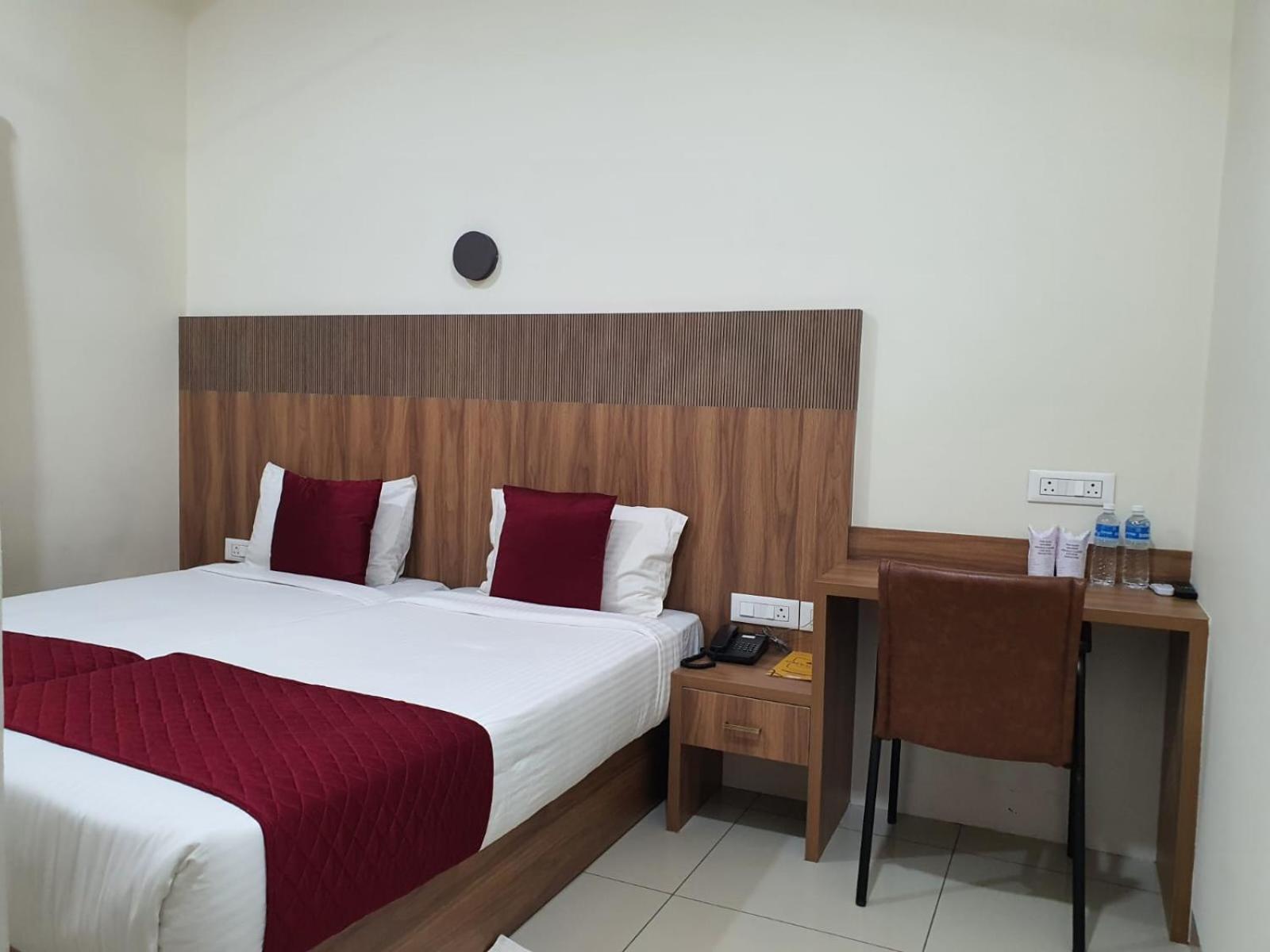 Hotel Deepakam Inn Палакад Екстериор снимка