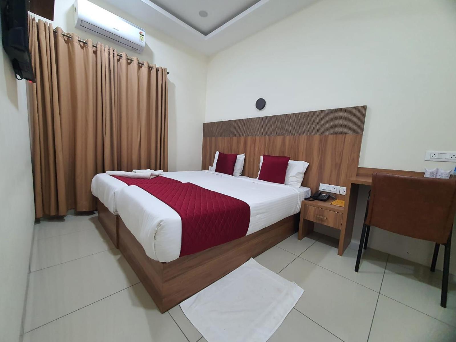 Hotel Deepakam Inn Палакад Екстериор снимка
