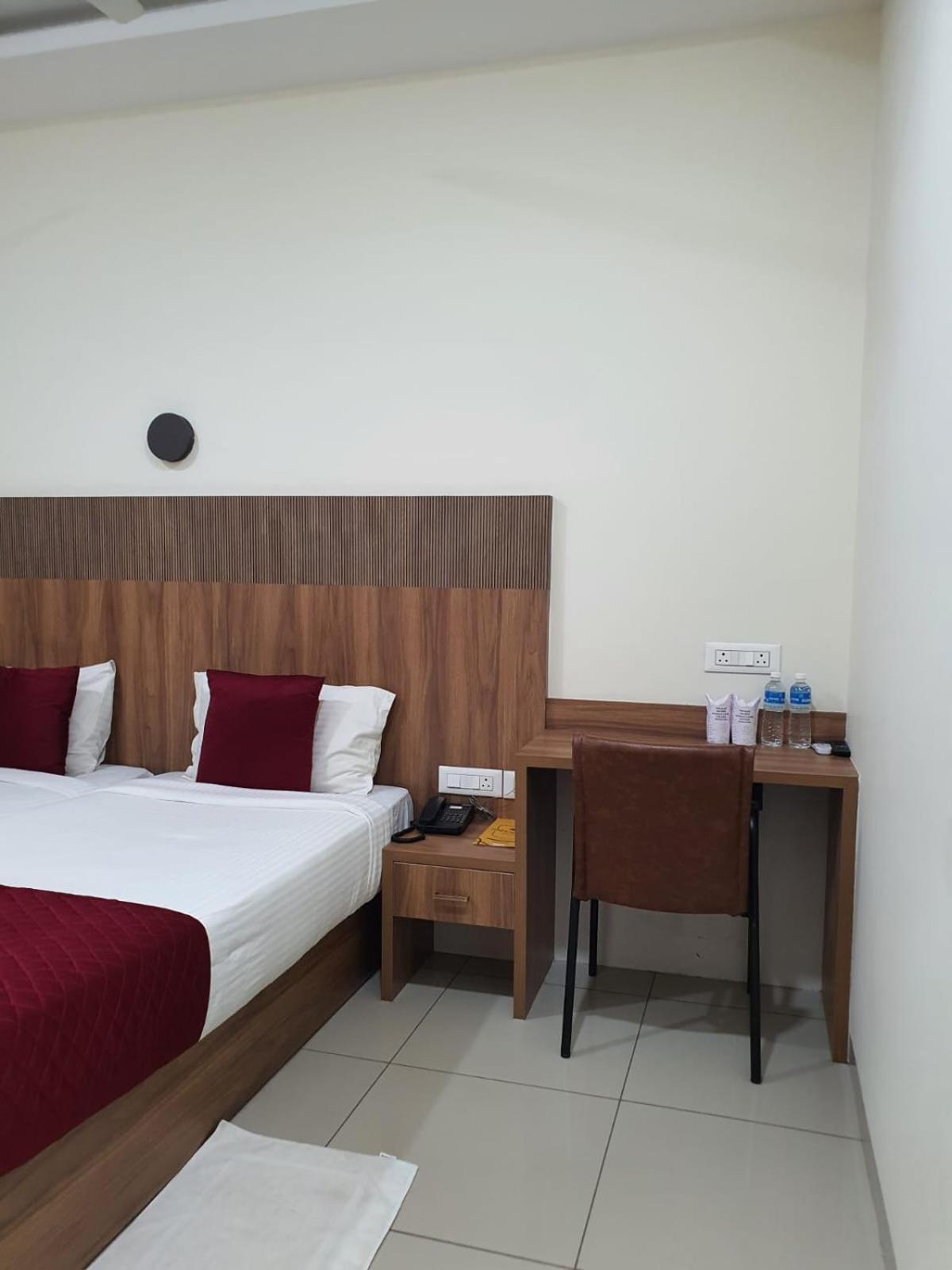 Hotel Deepakam Inn Палакад Екстериор снимка