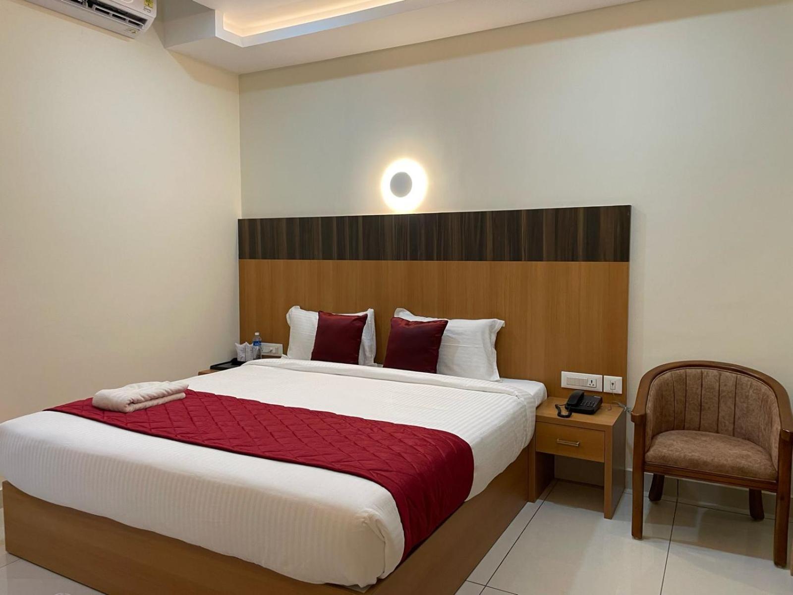 Hotel Deepakam Inn Палакад Екстериор снимка