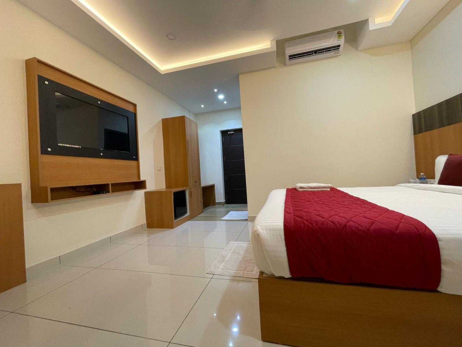 Hotel Deepakam Inn Палакад Екстериор снимка