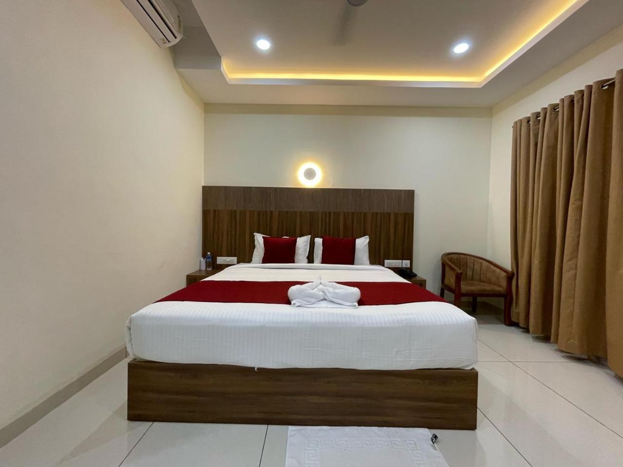 Hotel Deepakam Inn Палакад Екстериор снимка
