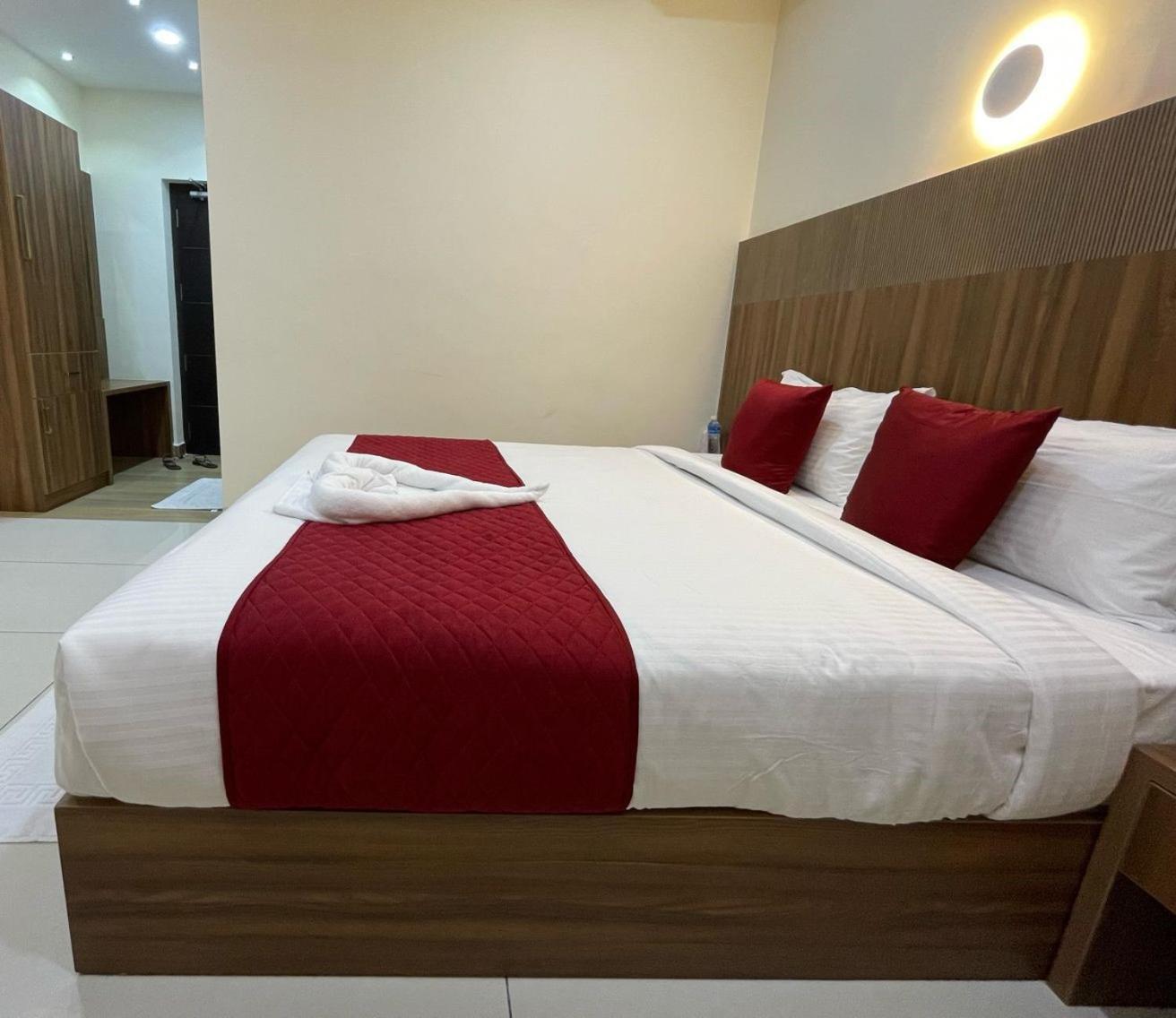 Hotel Deepakam Inn Палакад Екстериор снимка