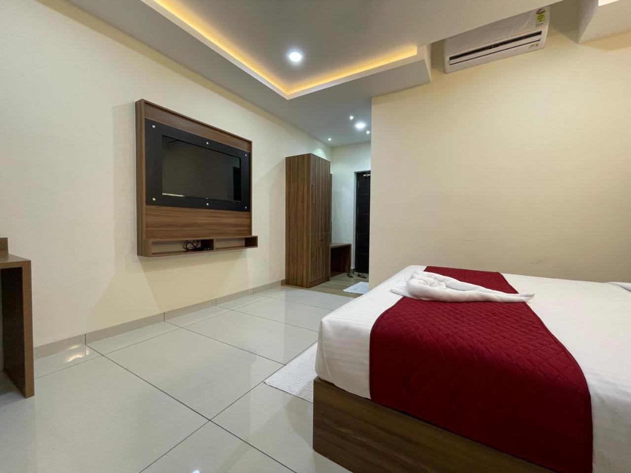 Hotel Deepakam Inn Палакад Екстериор снимка
